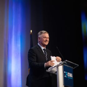 alec baldwin des moines